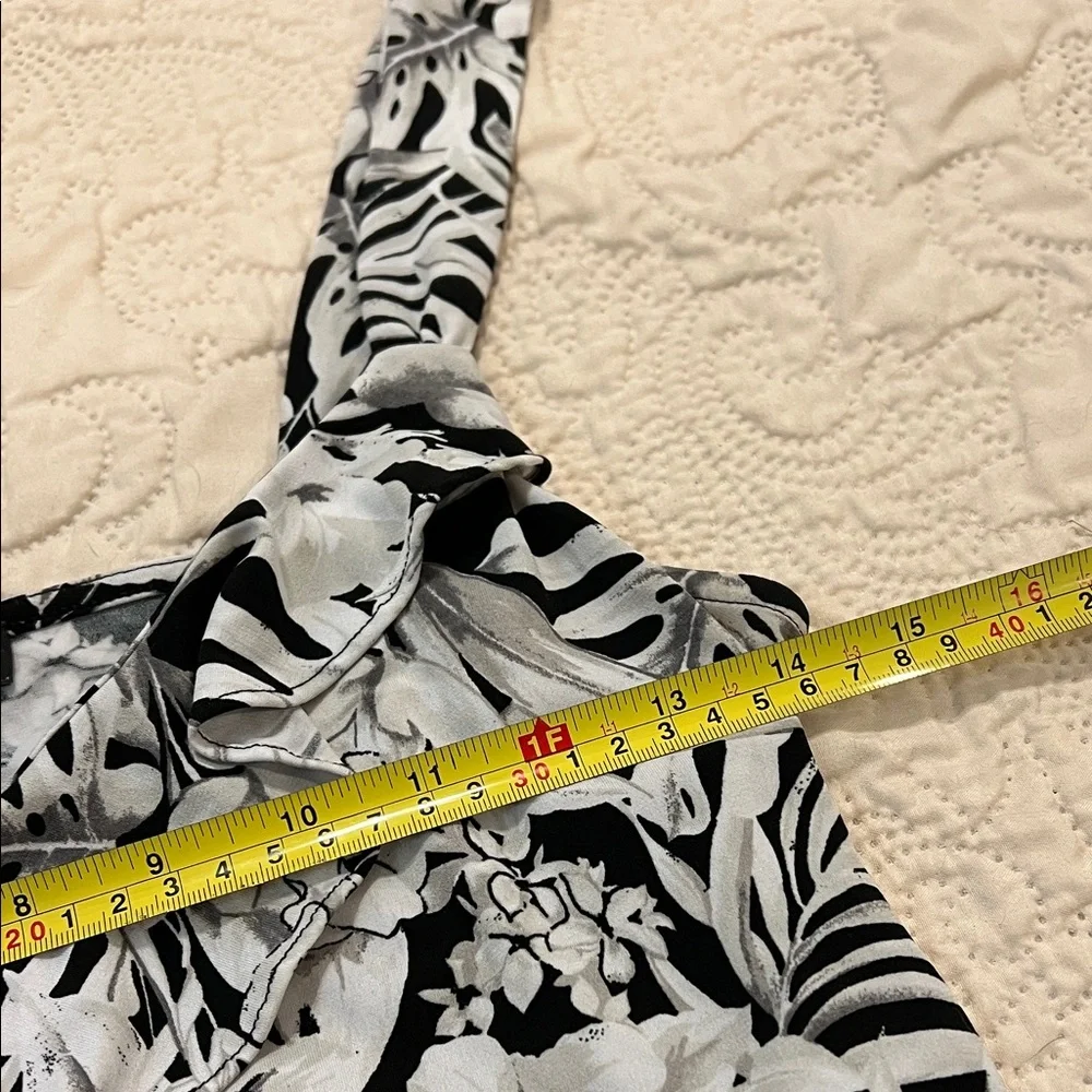 White House Black Market Black & White Floral Tank Top | Tropical Print | Size L - Picture 7 of 8